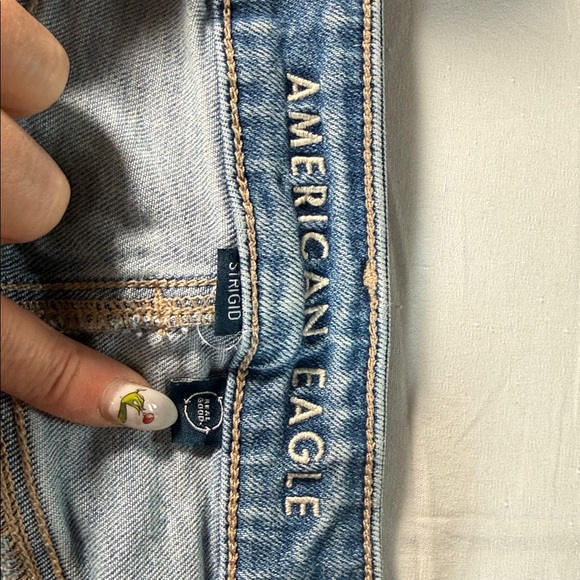 American Eagle Women’s Short Strigid Distressed Blue Jeans size 2 - Picture 6 of 6